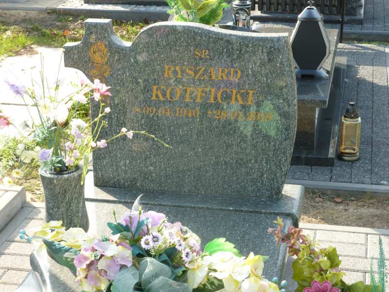 Grób Ryszard Kotficki